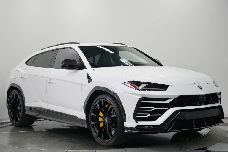 Lamborghini Urus -Carbon Fiber Packs Inside And Out, 23 Inch Wheels
