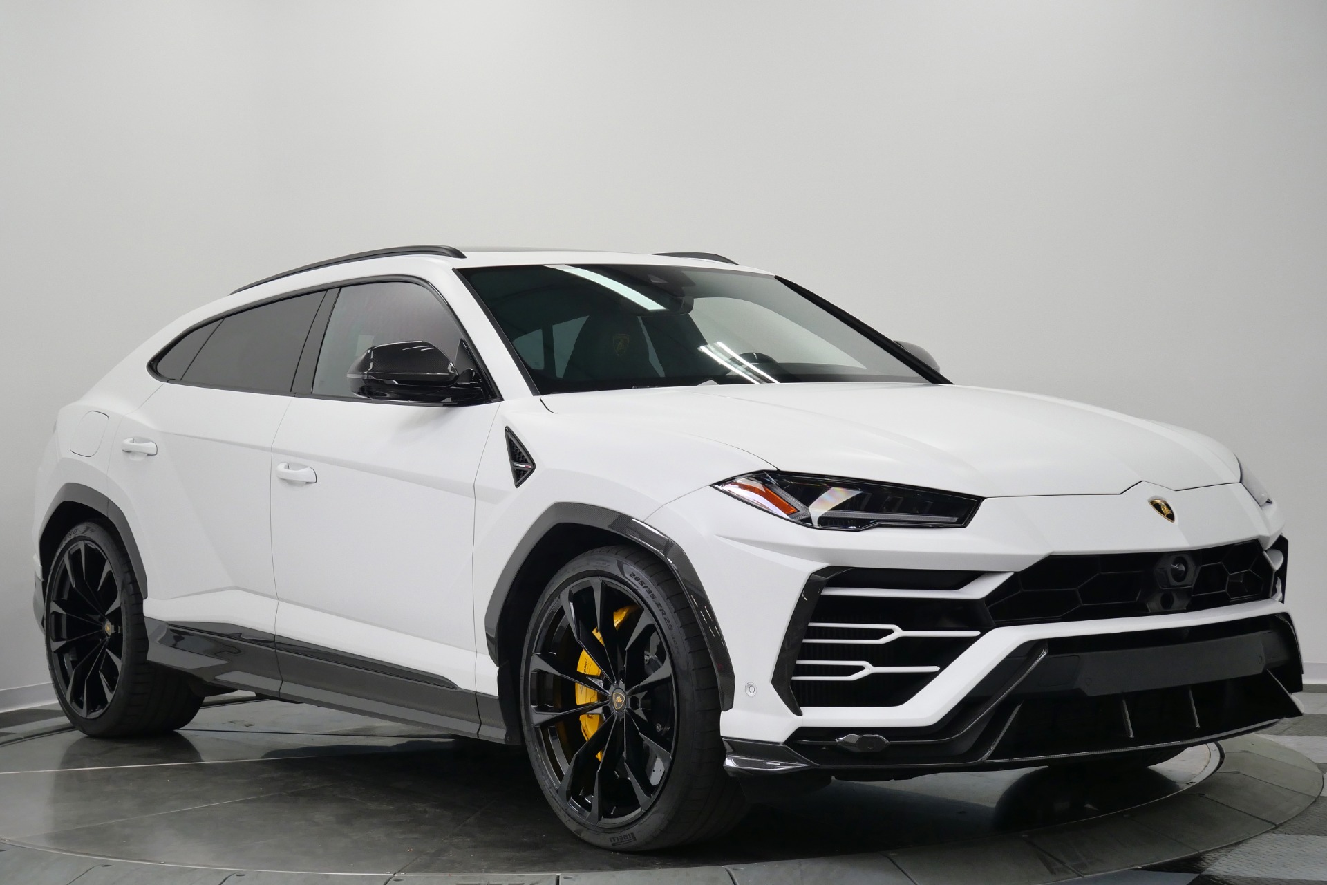 Lamborghini Urus -Carbon Fiber Packs Inside And Out, 23 Inch Wheels
