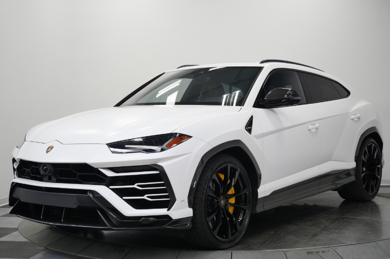 Lamborghini Urus -Carbon Fiber Packs Inside And Out, 23 Inch Wheels