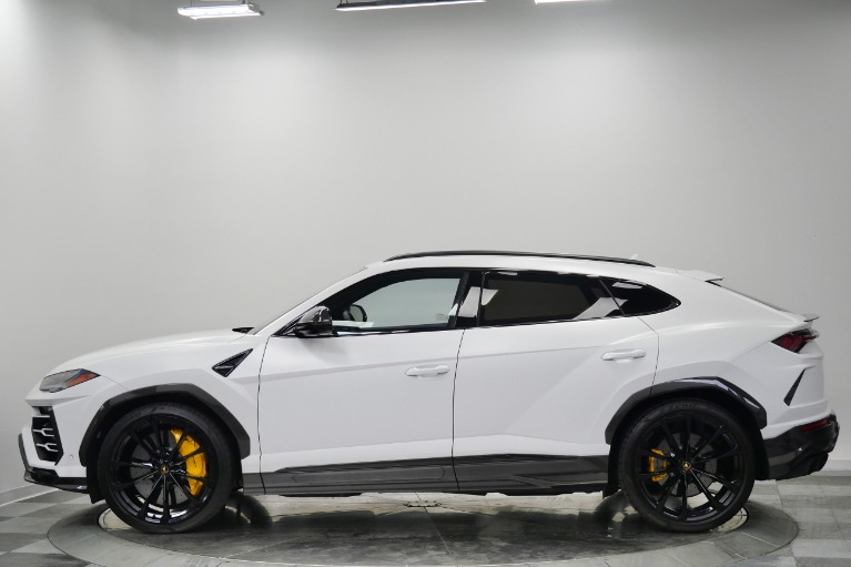 Lamborghini Urus -Carbon Fiber Packs Inside And Out, 23 Inch Wheels