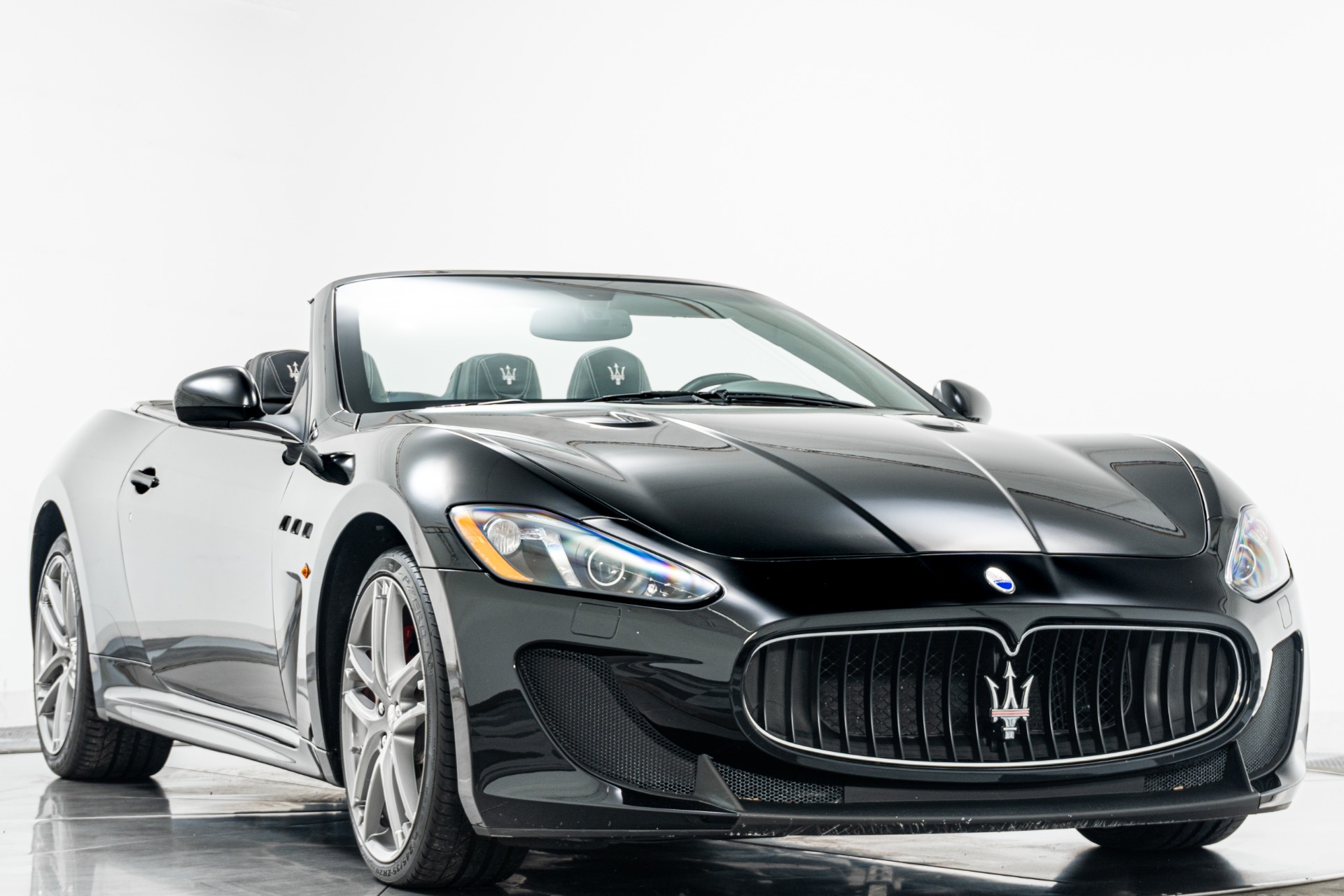 Maserati GranTurismo Convertible MC -Special Order Paint, Sport Exhaust