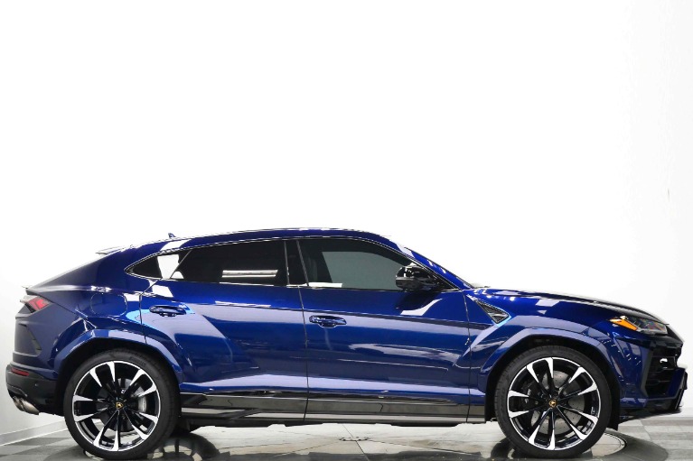 Lamborghini Urus -23 Inch Wheels, Two Tone Interior, Bang And Olufsen Audio