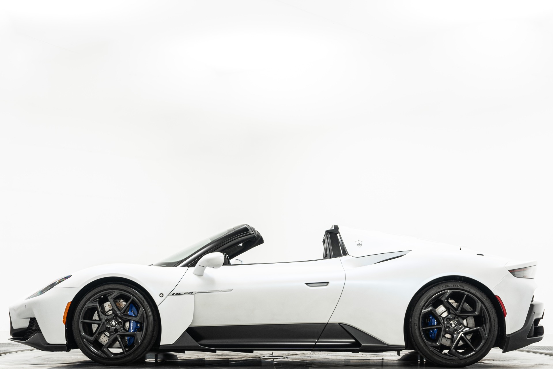 Maserati MC20 Cielo -Factory Matte Paint, Lightweight Racing Seats