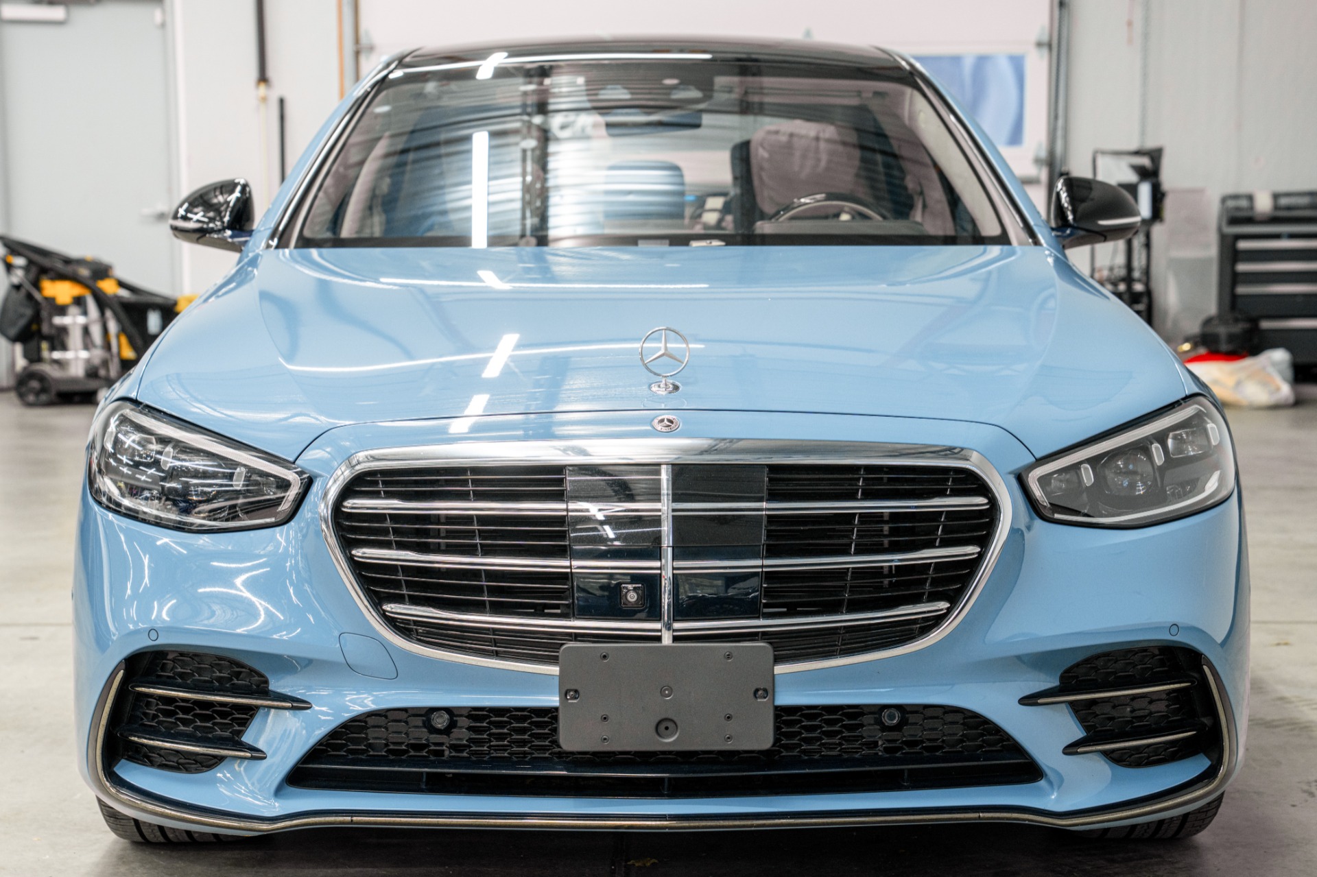 MANUFAKTUR China Blue 2023 Mercedes-Benz S580 4MATIC -Warmth and