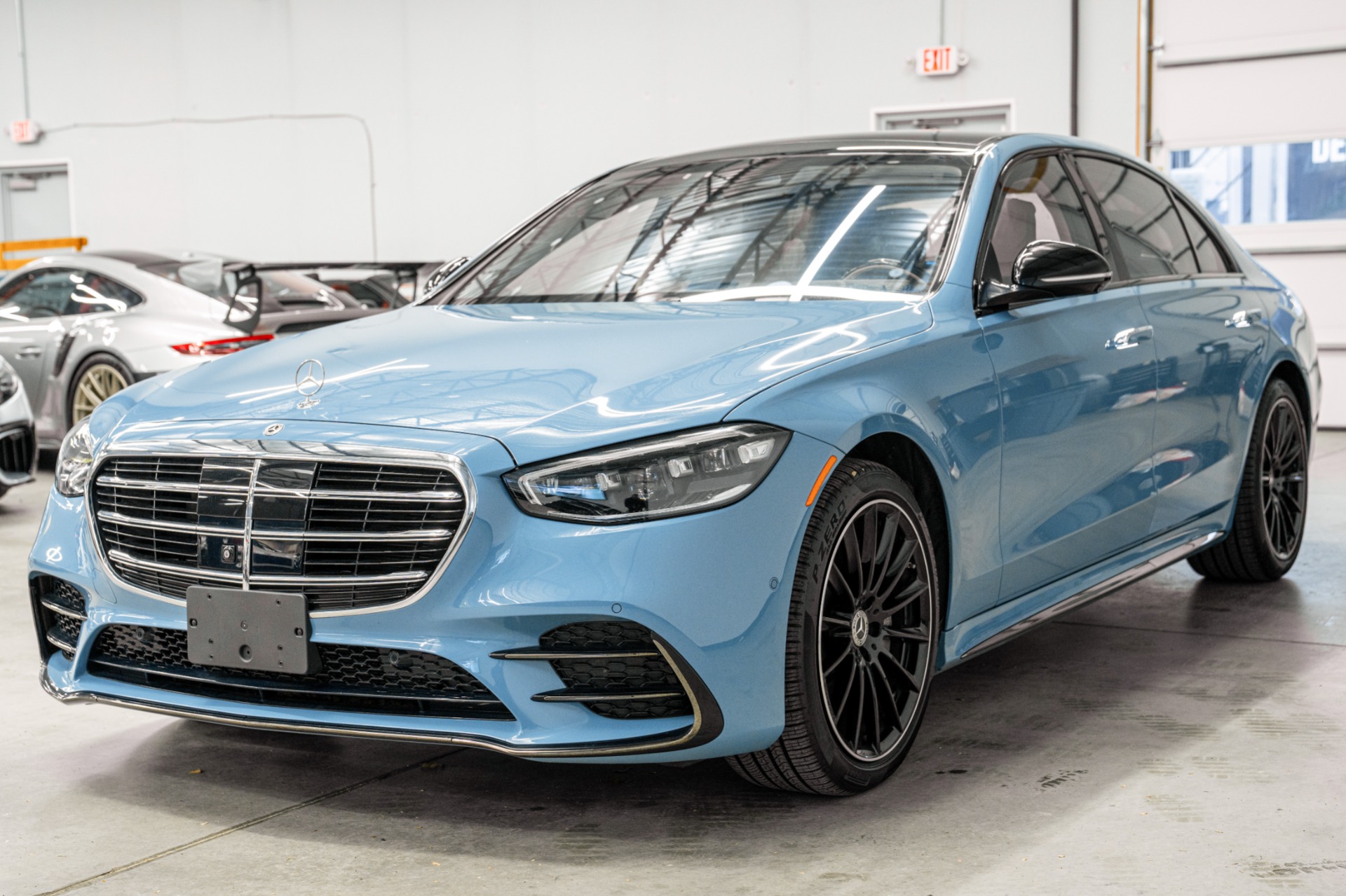 MANUFAKTUR China Blue 2023 Mercedes-Benz S580 4MATIC -Warmth and