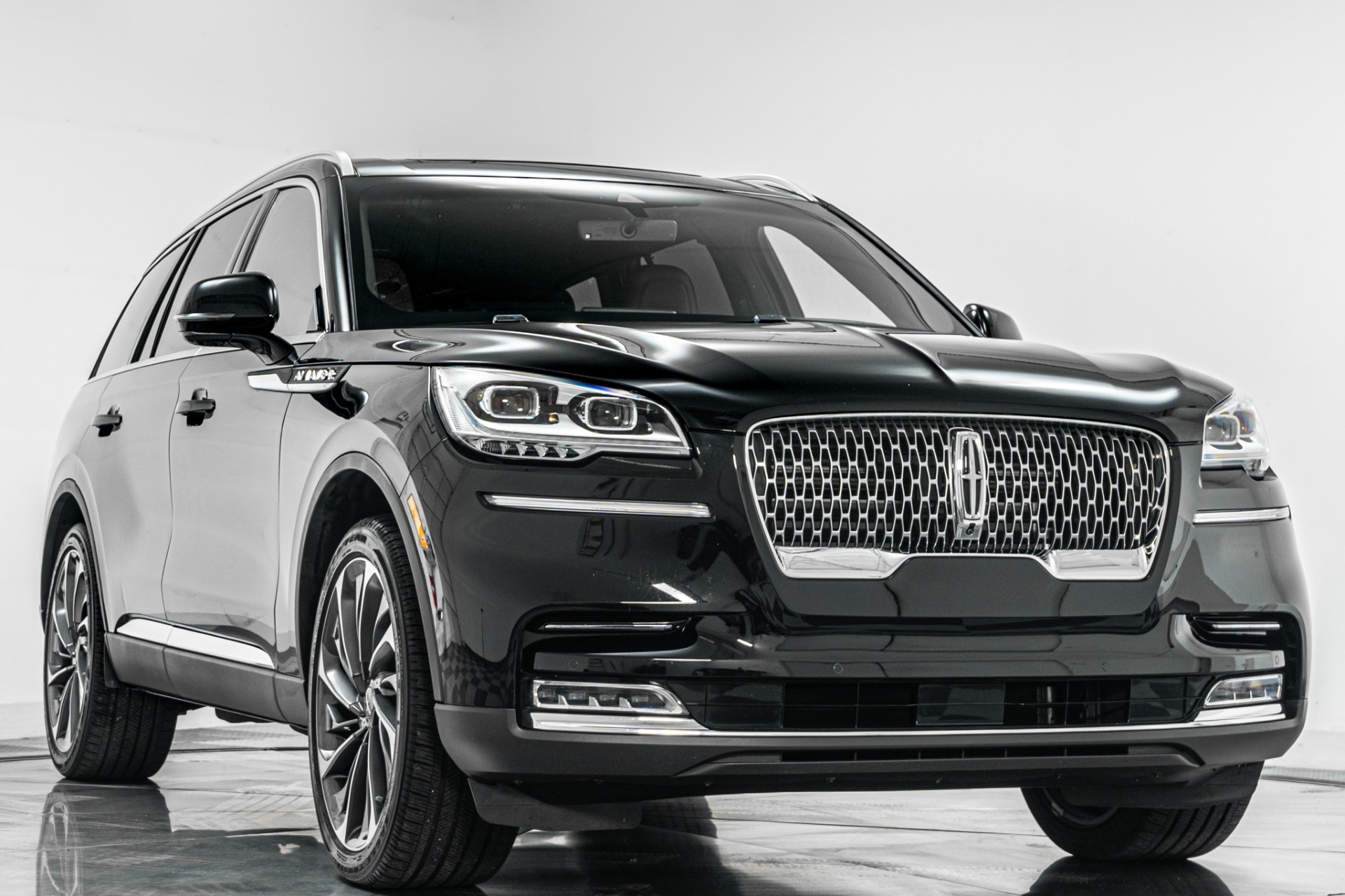 Lincoln Aviator Reserve -Luxury Package, Elements Package Plus