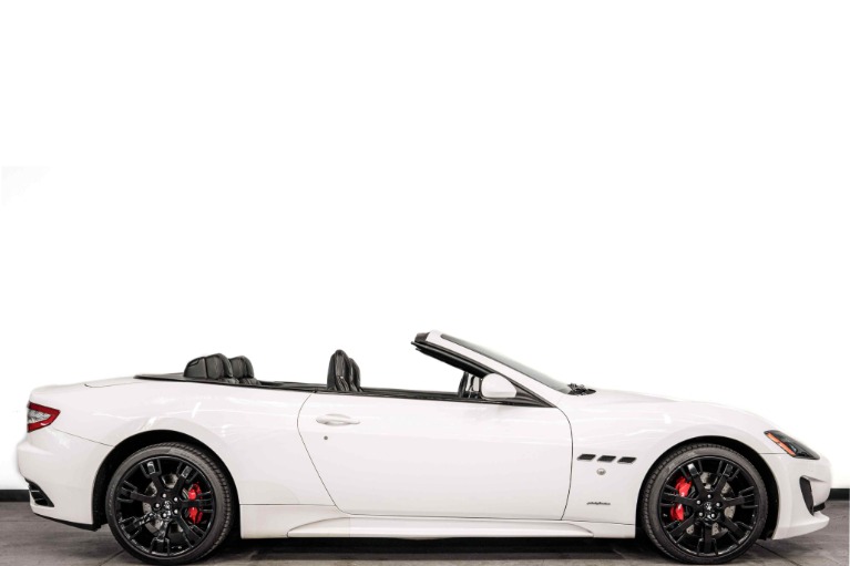 Maserati GranTurismo Convertible Sport -Trident Wheels, Carbon Fiber Interior Trim