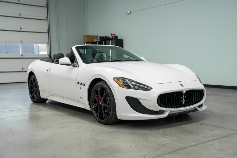 Maserati GranTurismo Convertible Sport -Trident Wheels, Carbon Fiber Interior Trim
