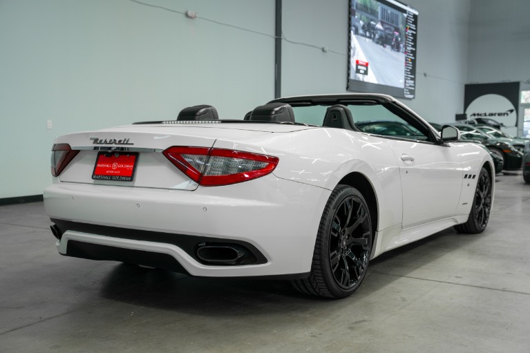 Maserati GranTurismo Convertible Sport -Trident Wheels, Carbon Fiber Interior Trim