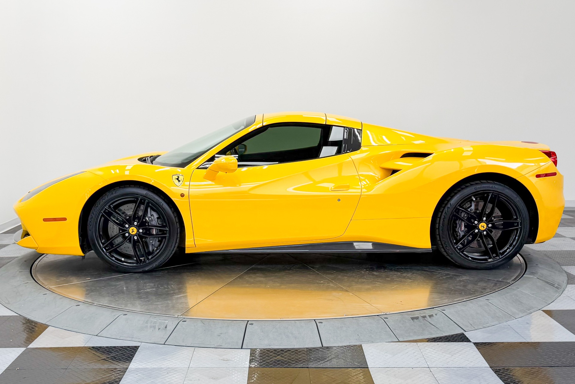 Ferrari 488 Spider -Carbon Fiber Racing Seats, Extensive Carbon Fiber