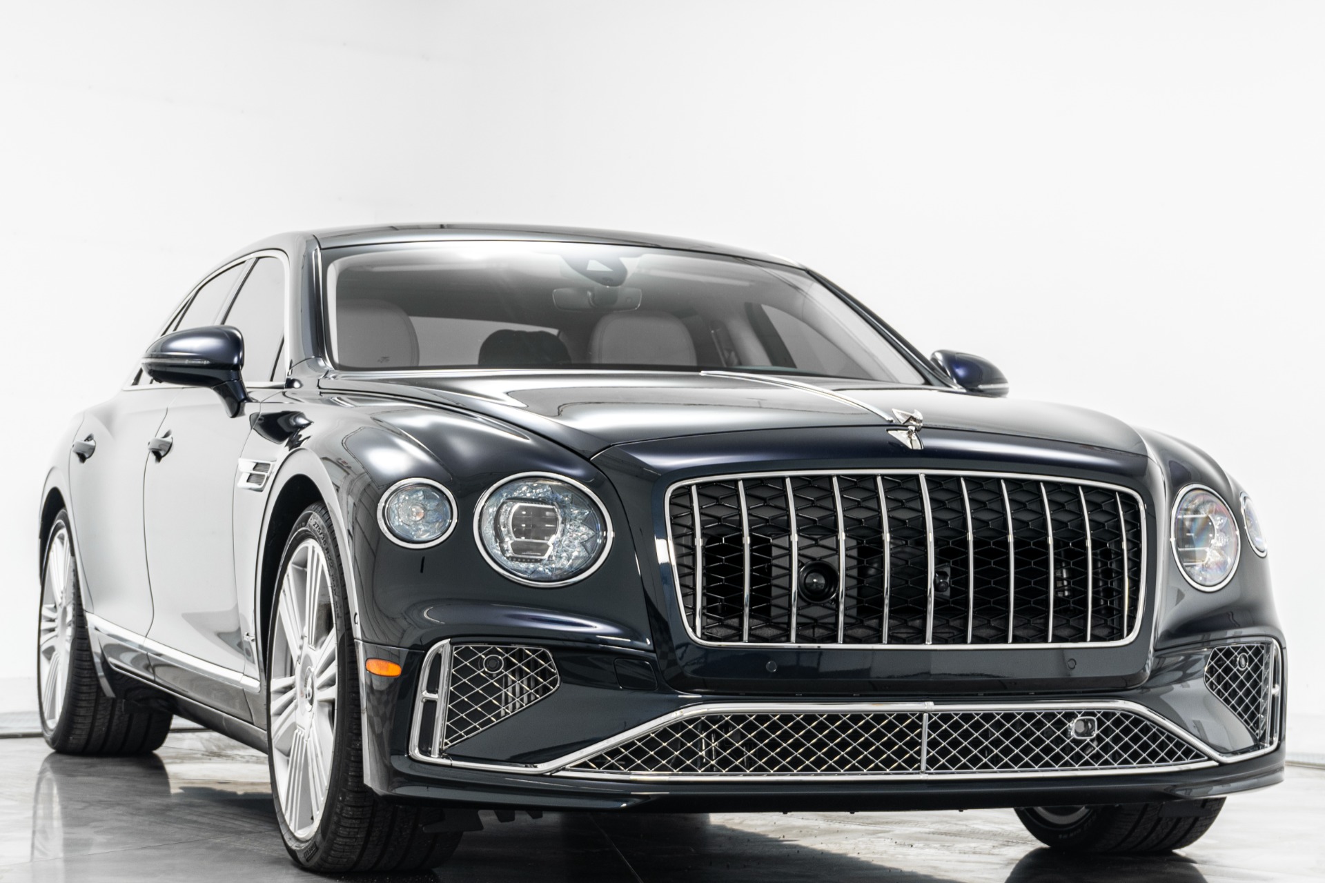 Bentley Flying Spur Azure -Bang And Olufsen Audio, Mulliner Driving Specification