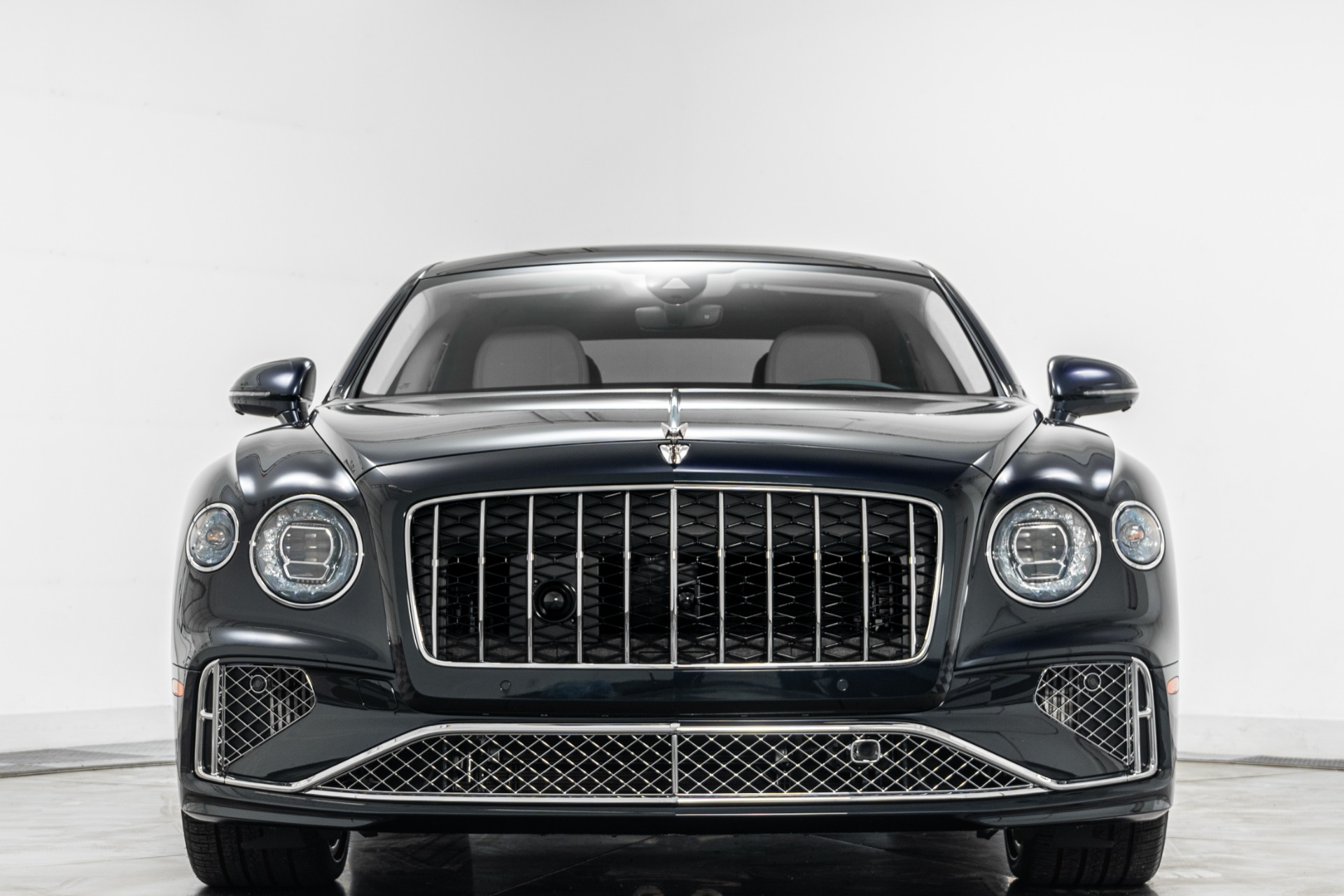 Bentley Flying Spur Azure -Bang And Olufsen Audio, Mulliner Driving Specification