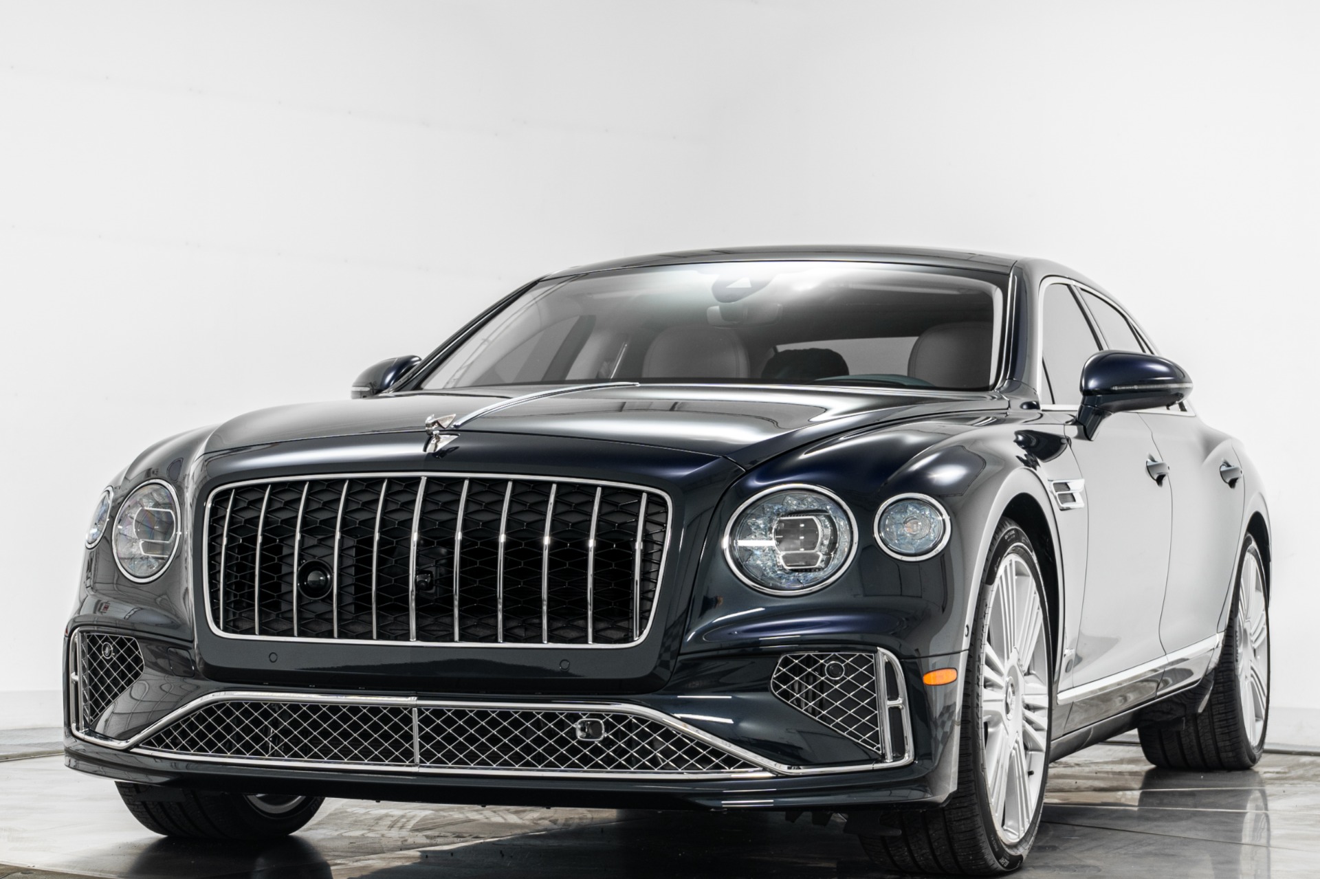 Bentley Flying Spur Azure -Bang And Olufsen Audio, Mulliner Driving Specification