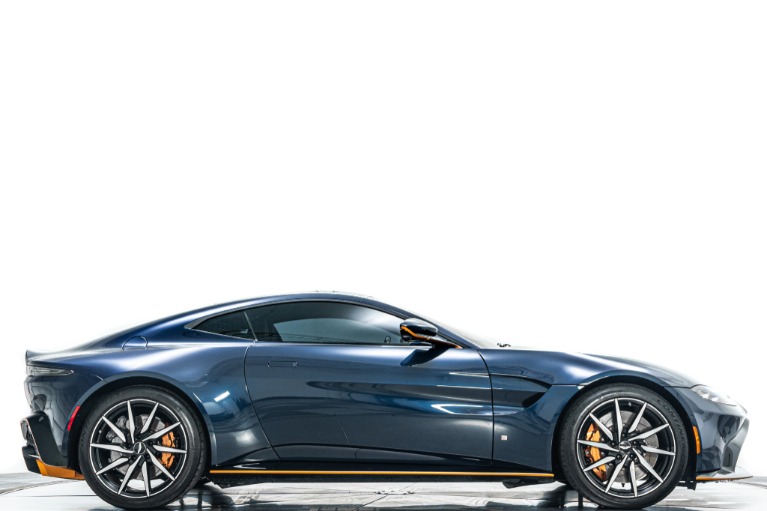 Aston Martin Vantage -Black Bodypack, Tech Collection
