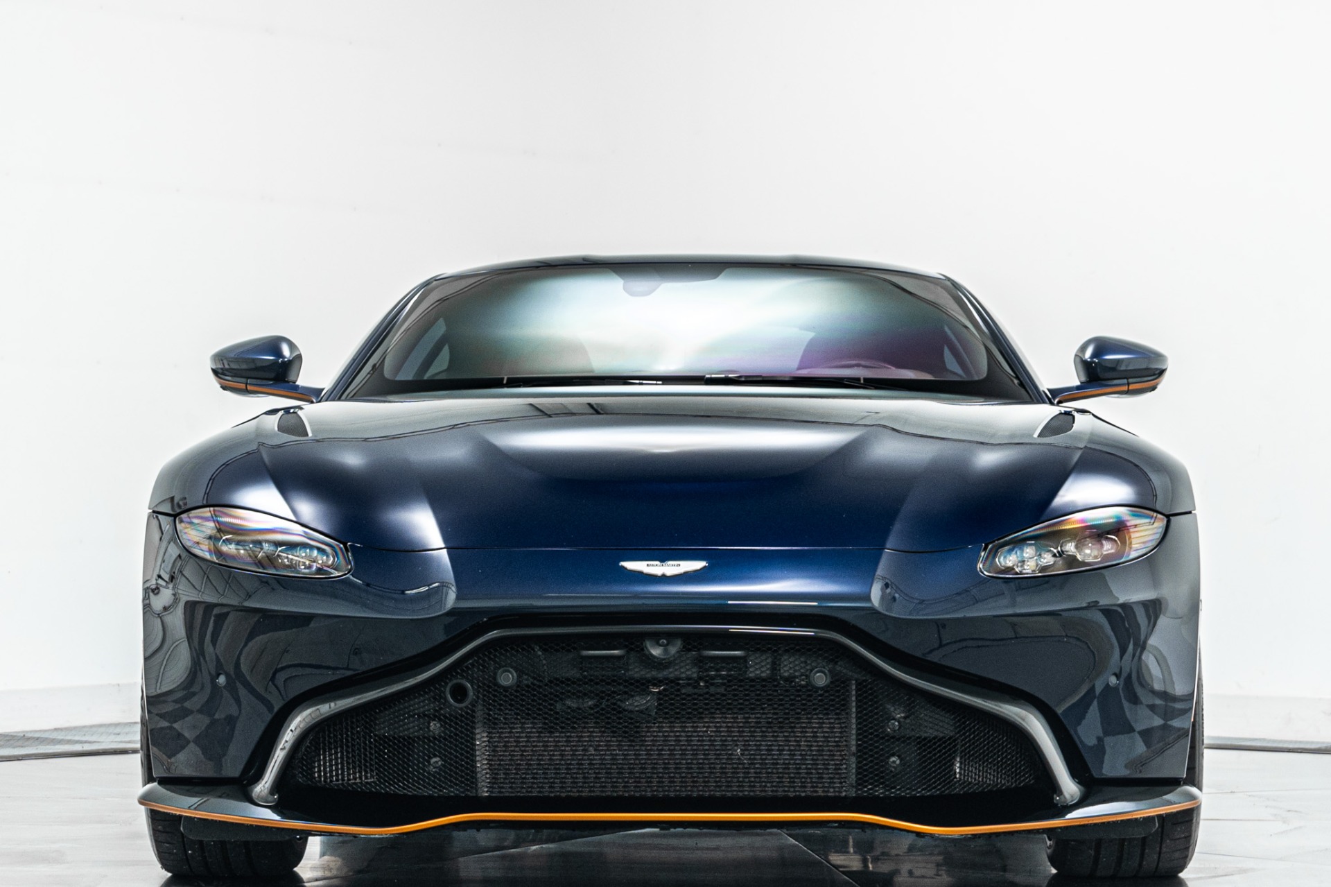 Aston Martin Vantage -Black Bodypack, Tech Collection