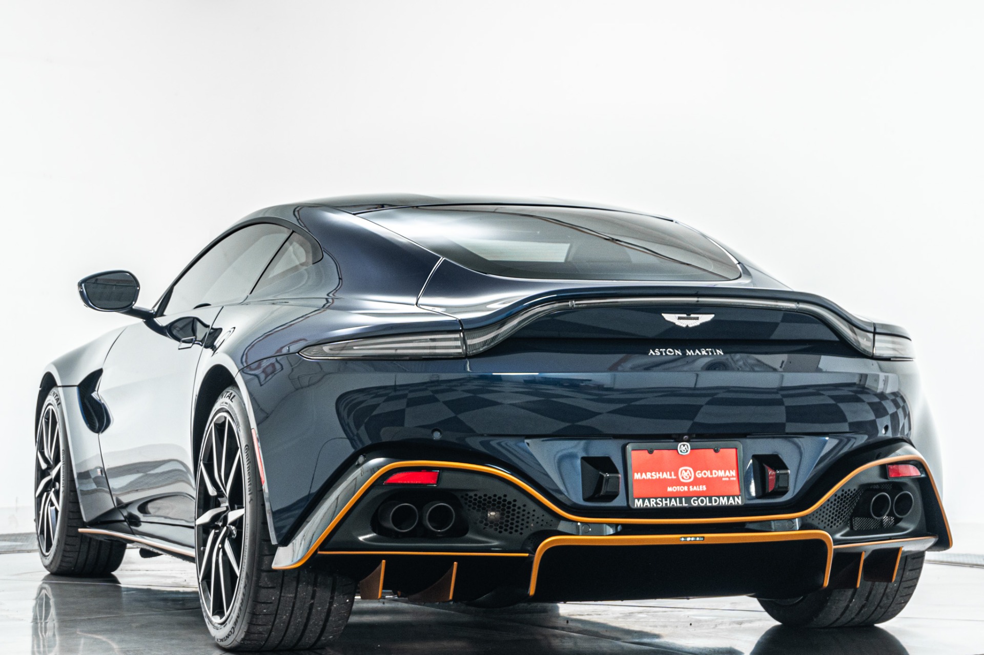Aston Martin Vantage -Black Bodypack, Tech Collection