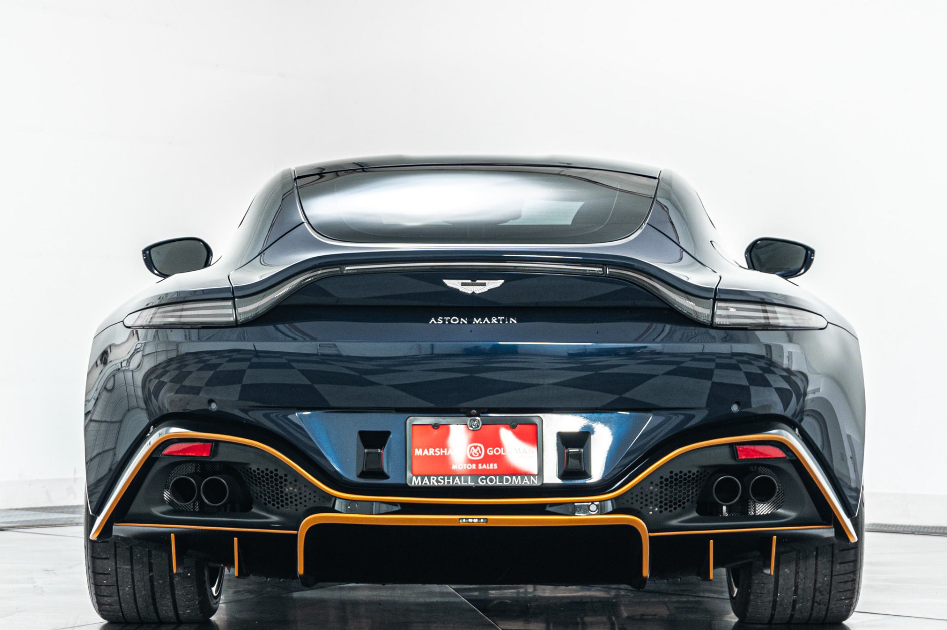 Aston Martin Vantage -Black Bodypack, Tech Collection