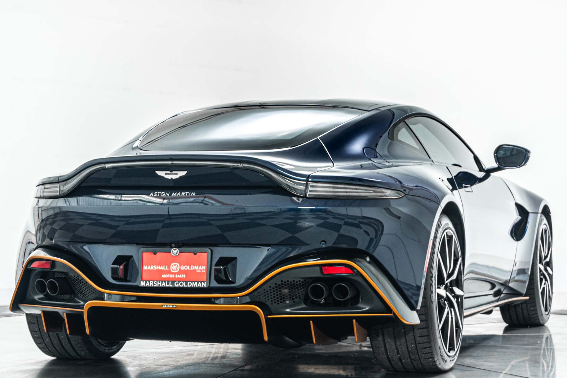 Aston Martin Vantage -Black Bodypack, Tech Collection