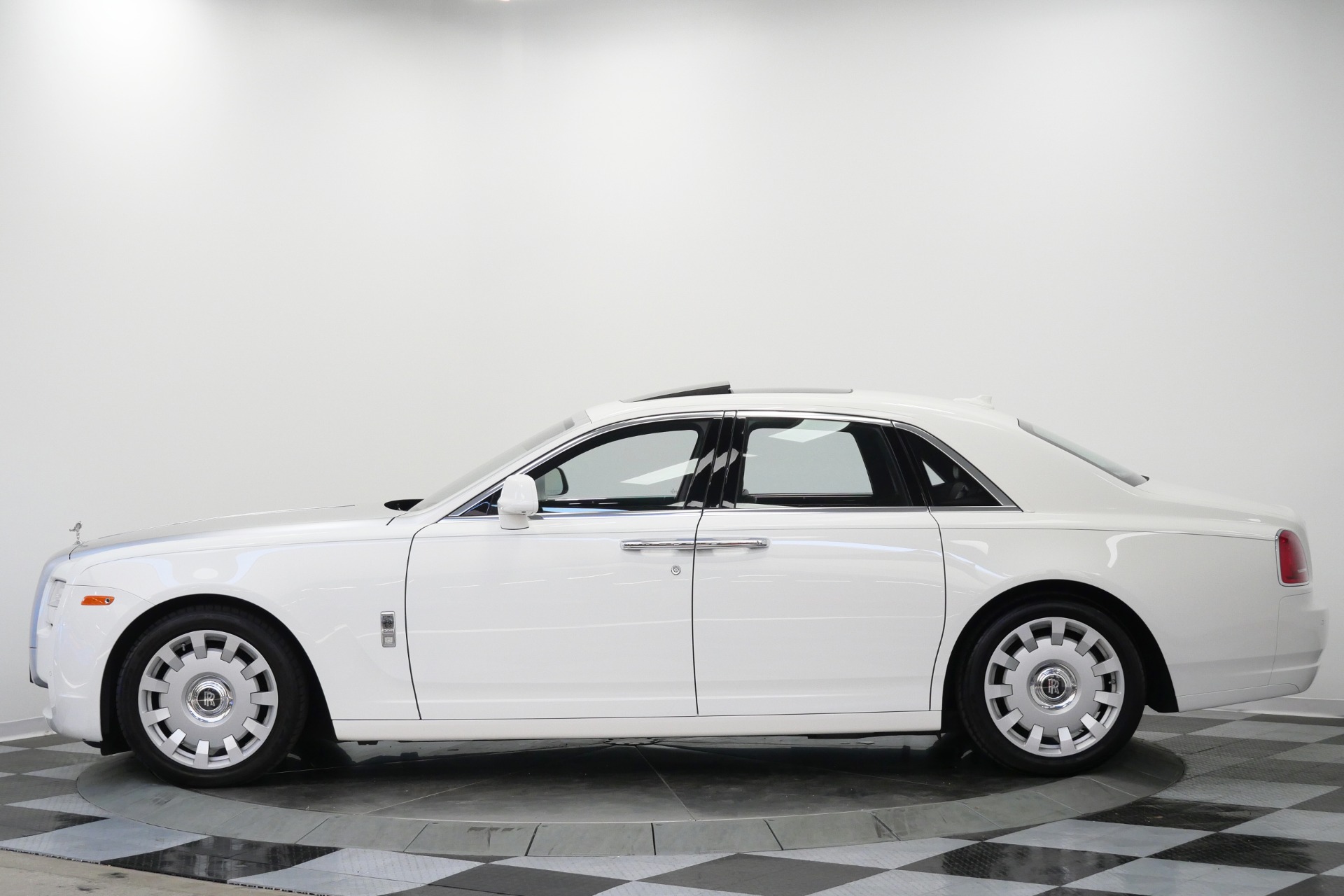 Rolls-Royce Ghost -V12 Power, Drivers Assistance 1, Heated And Ventilated Front Seats