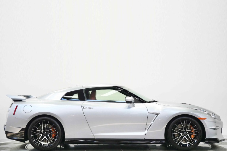 Nissan GT-R Premium -Very Low Miles, 565 Horsepower
