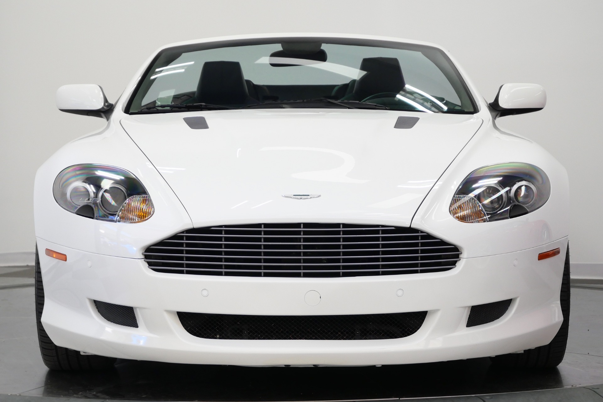 Aston Martin DB9 Volante -V12 Power, Chromed Wheels, Service Records