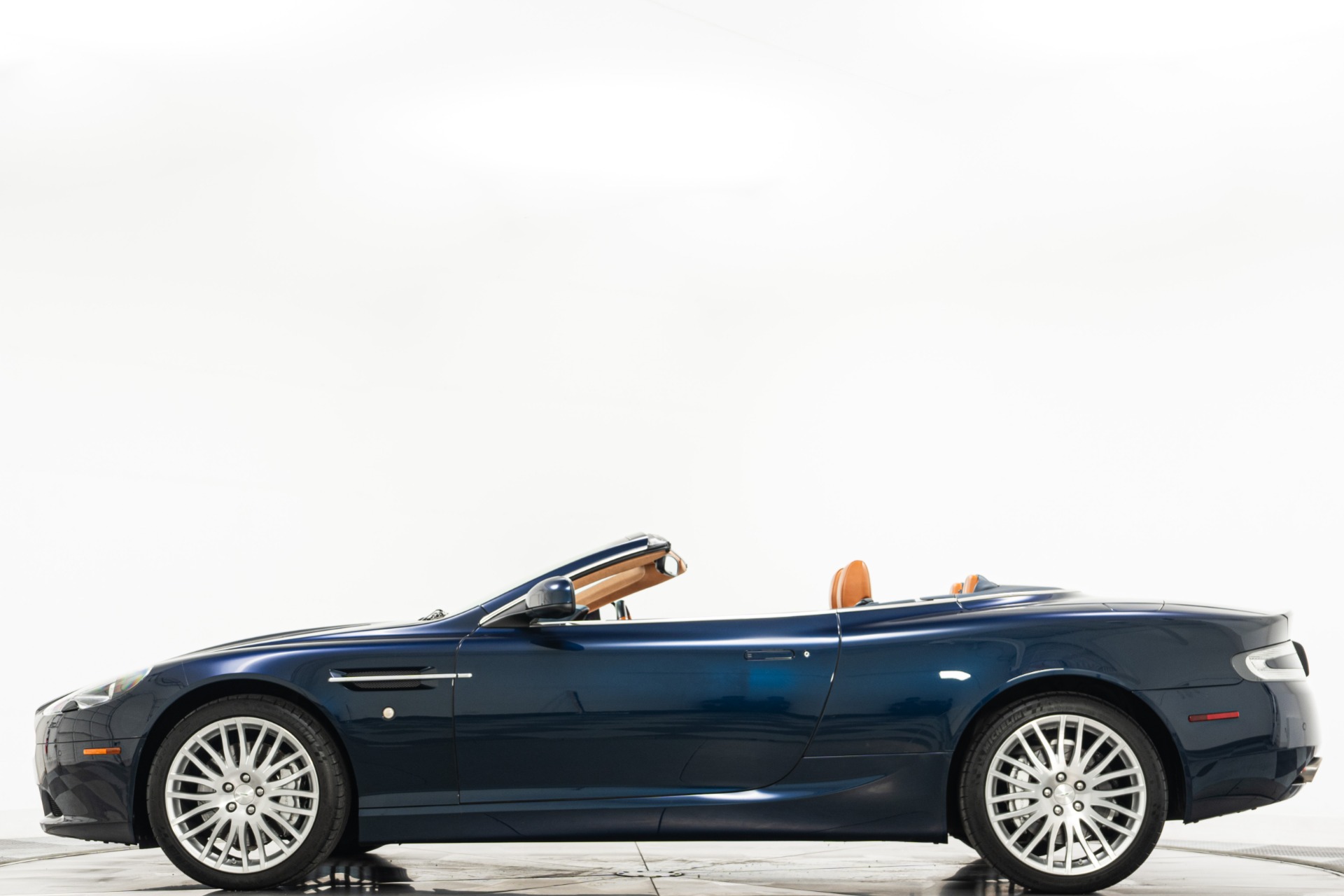 Aston Martin DB9 Volante -Two Tone Interior, V12 Power