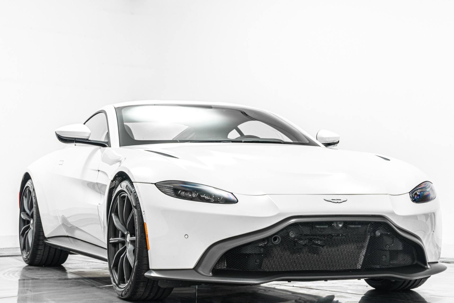 Aston Martin Vantage -Exterior Black Collection, Sports Plus Collection