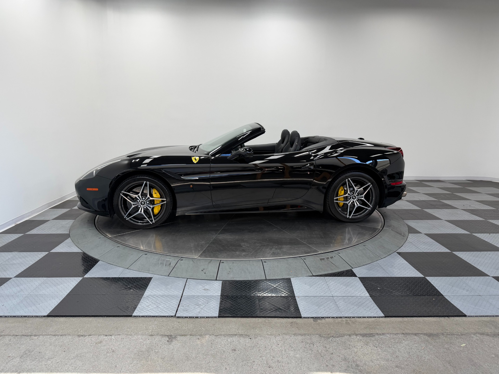 Ferrari California T -Carbon Fiber Driving Zone, Twin Turbo Power