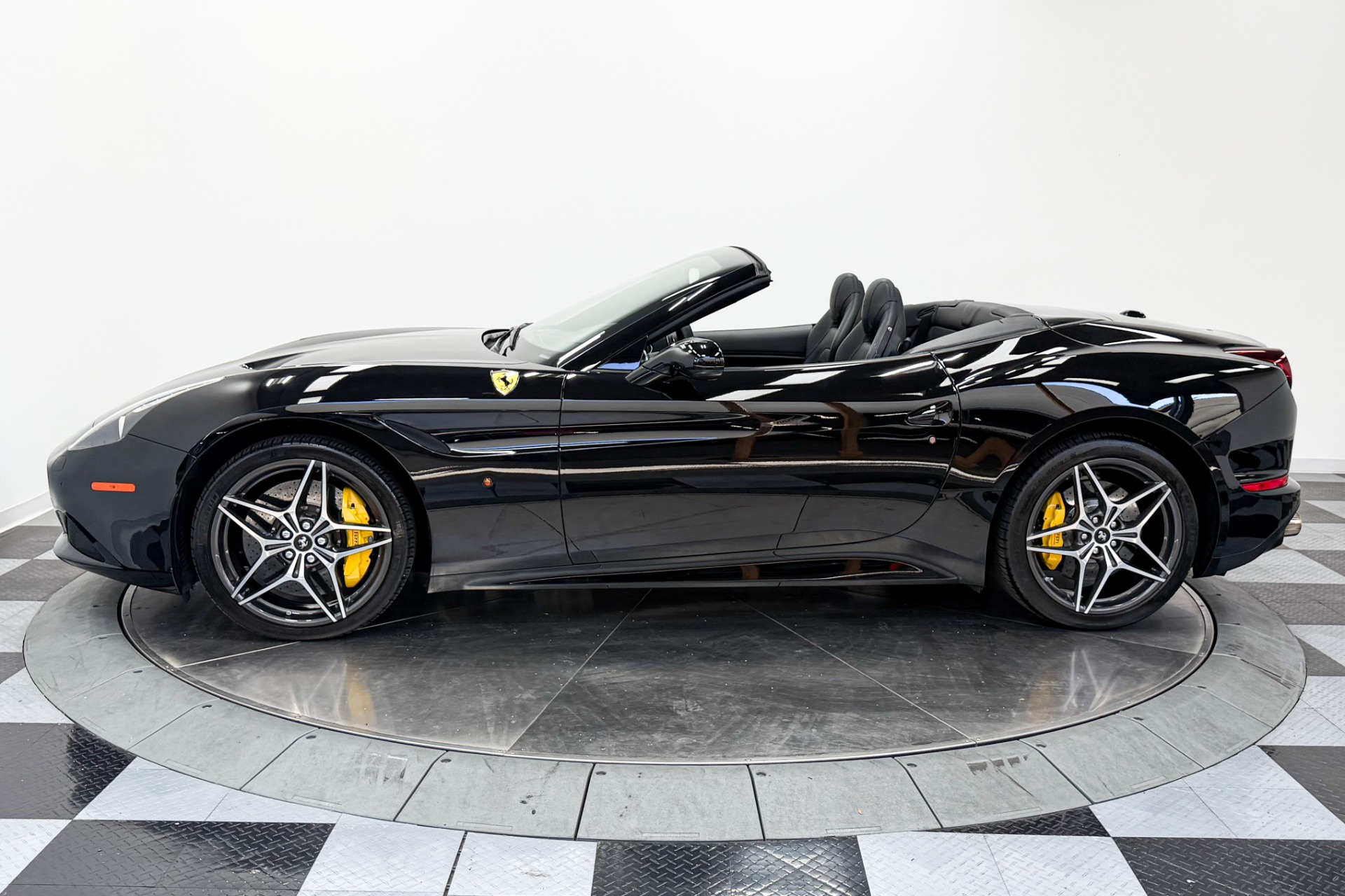 Ferrari California T -Carbon Fiber Driving Zone, Twin Turbo Power