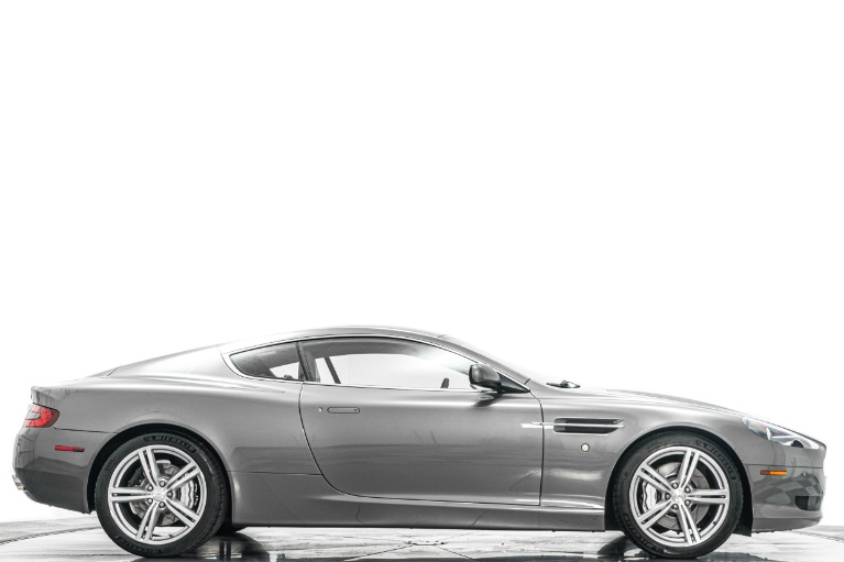 Aston Martin DB9 -V12 Power, Classic Lines