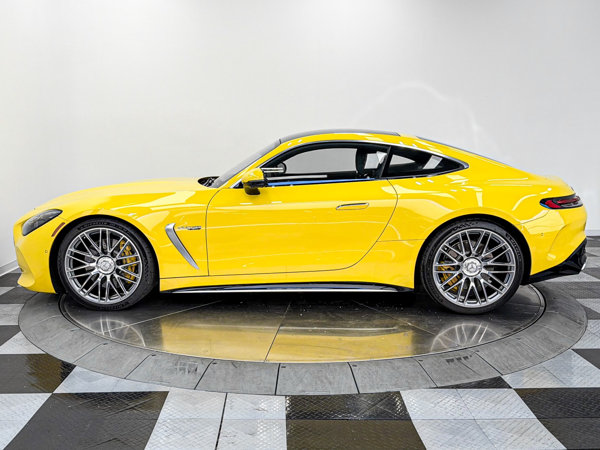 Mercedes-Benz AMG GT 63 -Driver Assistance Package, Panoramic Sunroof