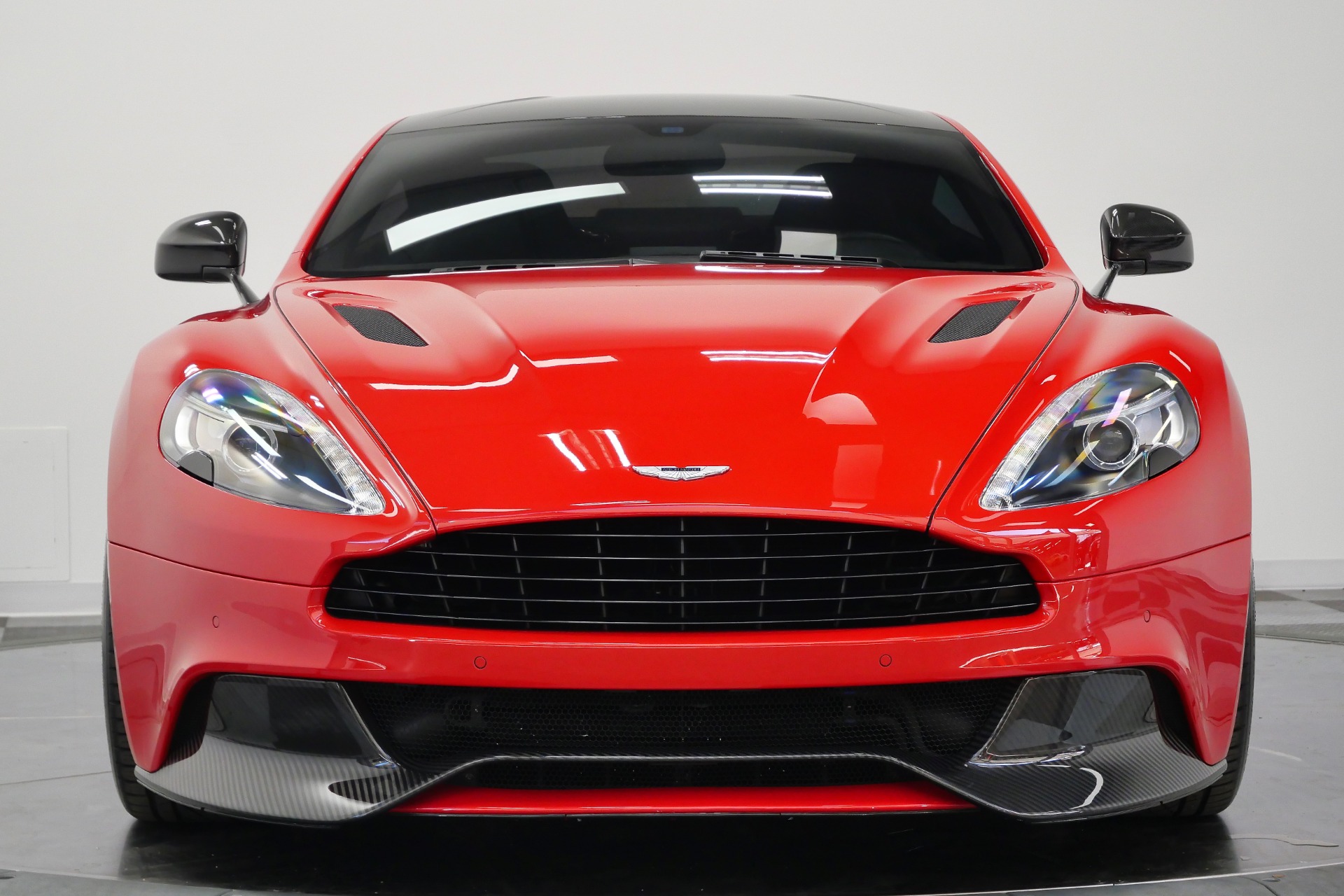 Aston Martin Vanquish -AML Color, V12 Power, Awesome Sound