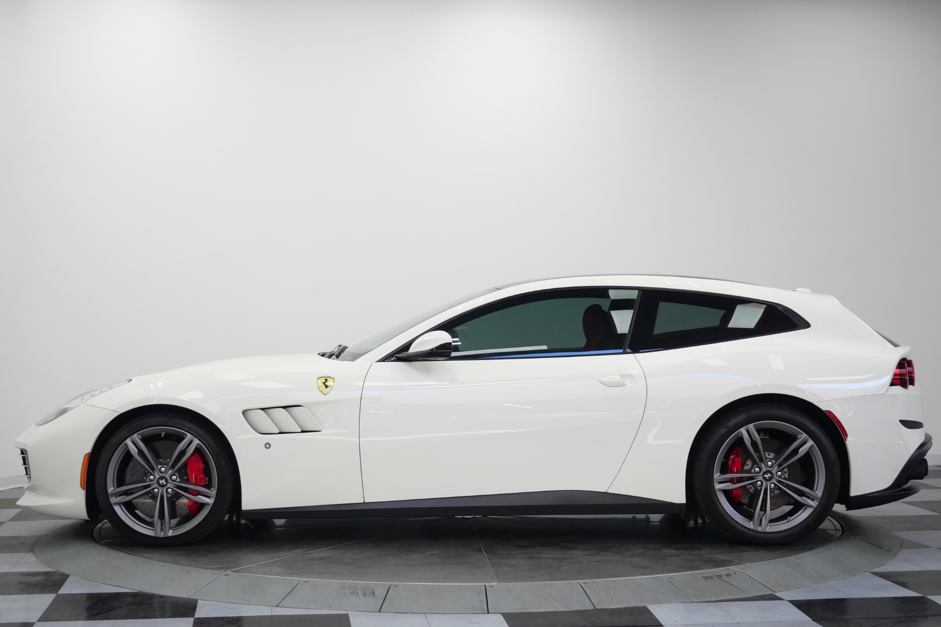 Ferrari GTC4Lusso -V12 Power, Heated And Ventilated Daytona Seats