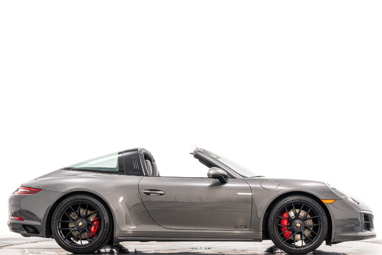 Porsche 911 Targa 4 GTS -Premium Package Plus, Deviating Stitching