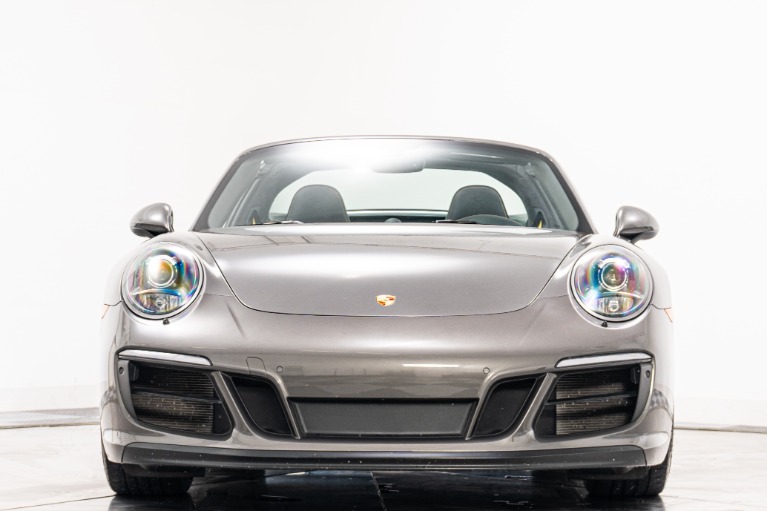 Porsche 911 Targa 4 GTS -Premium Package Plus, Deviating Stitching