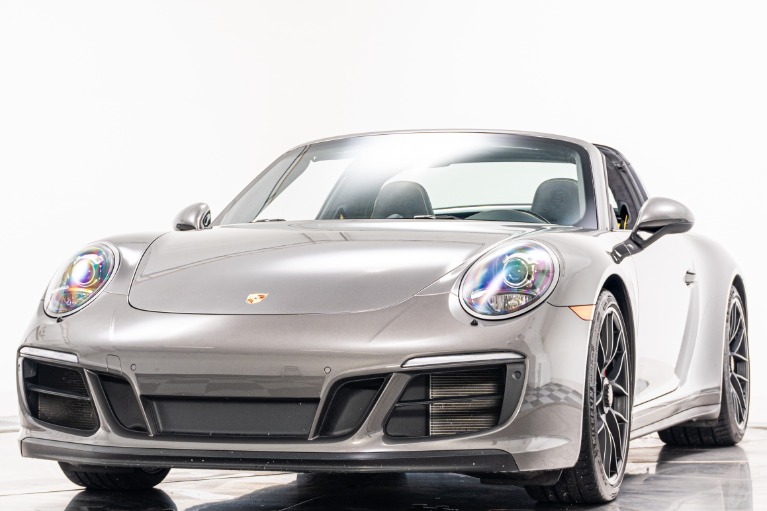 Porsche 911 Targa 4 GTS -Premium Package Plus, Deviating Stitching