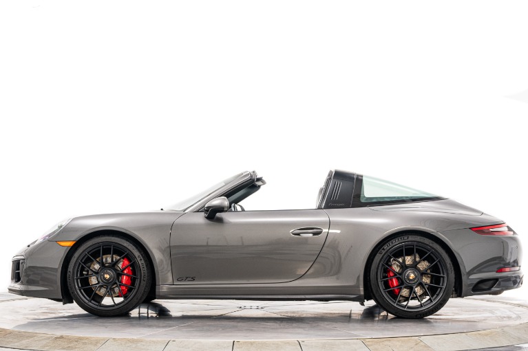 Porsche 911 Targa 4 GTS -Premium Package Plus, Deviating Stitching