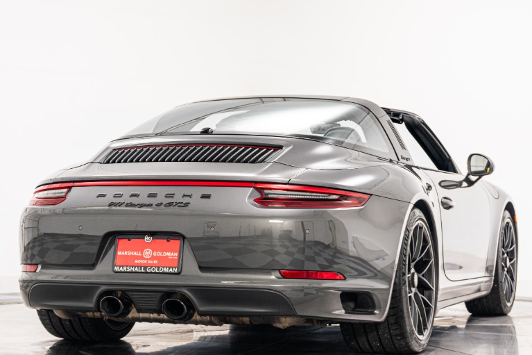 Porsche 911 Targa 4 GTS -Premium Package Plus, Deviating Stitching