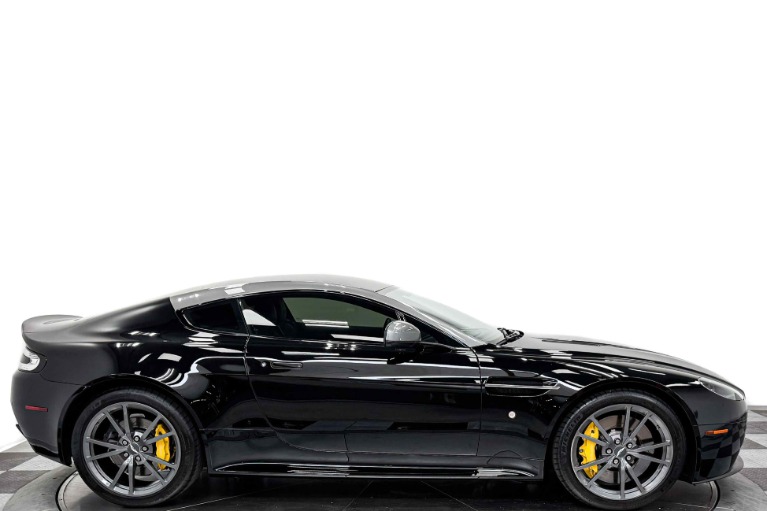 Aston Martin V8 Vantage GT -6 Speed Manual, Two-Tone Bodywork