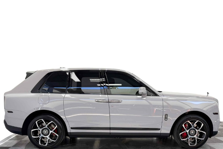 Rolls-Royce Cullinan Black Badge -Immersive Rear Seating, Rear Theatre Configuration