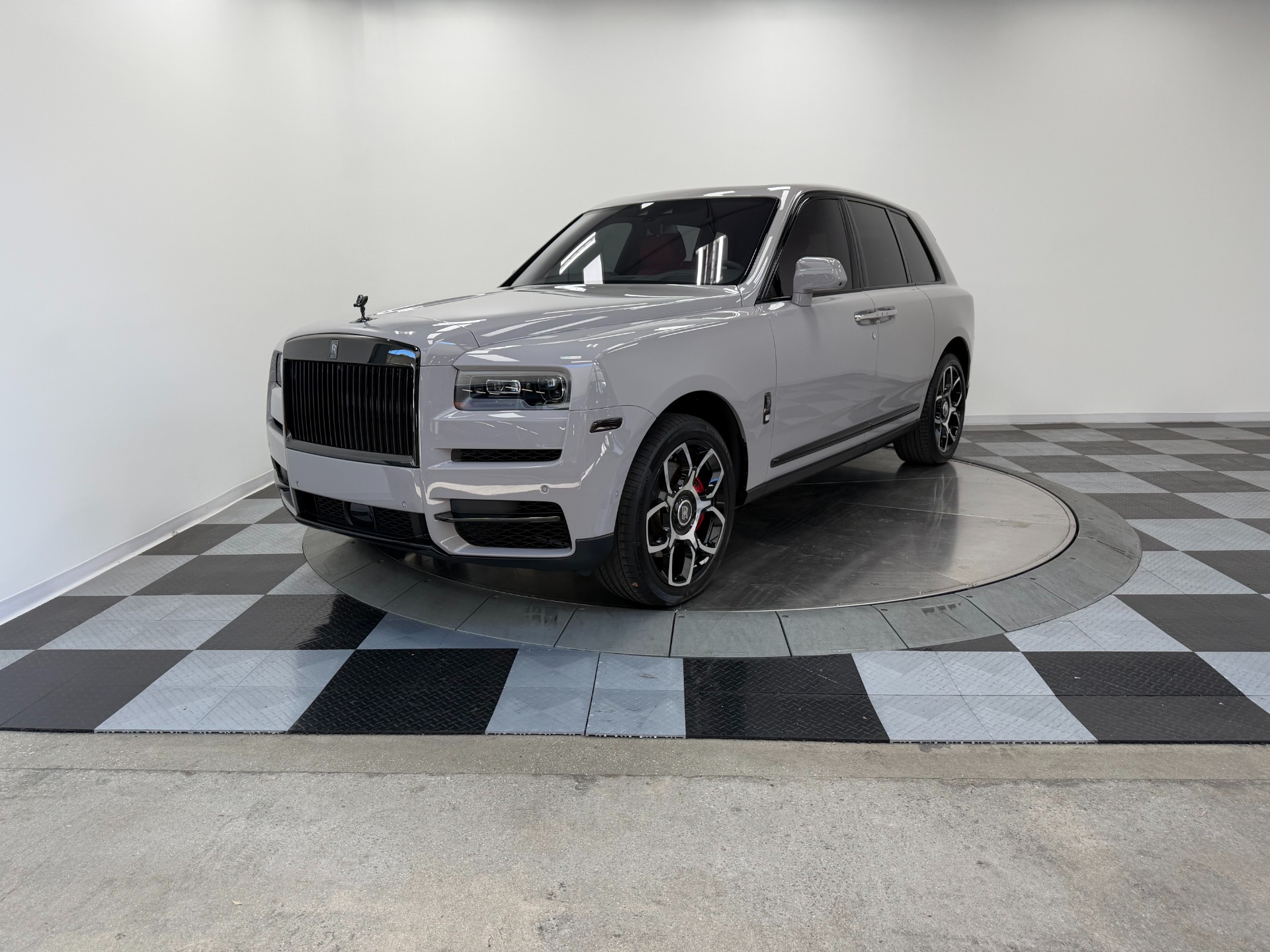 Rolls-Royce Cullinan Black Badge -Immersive Rear Seating, Rear Theatre Configuration