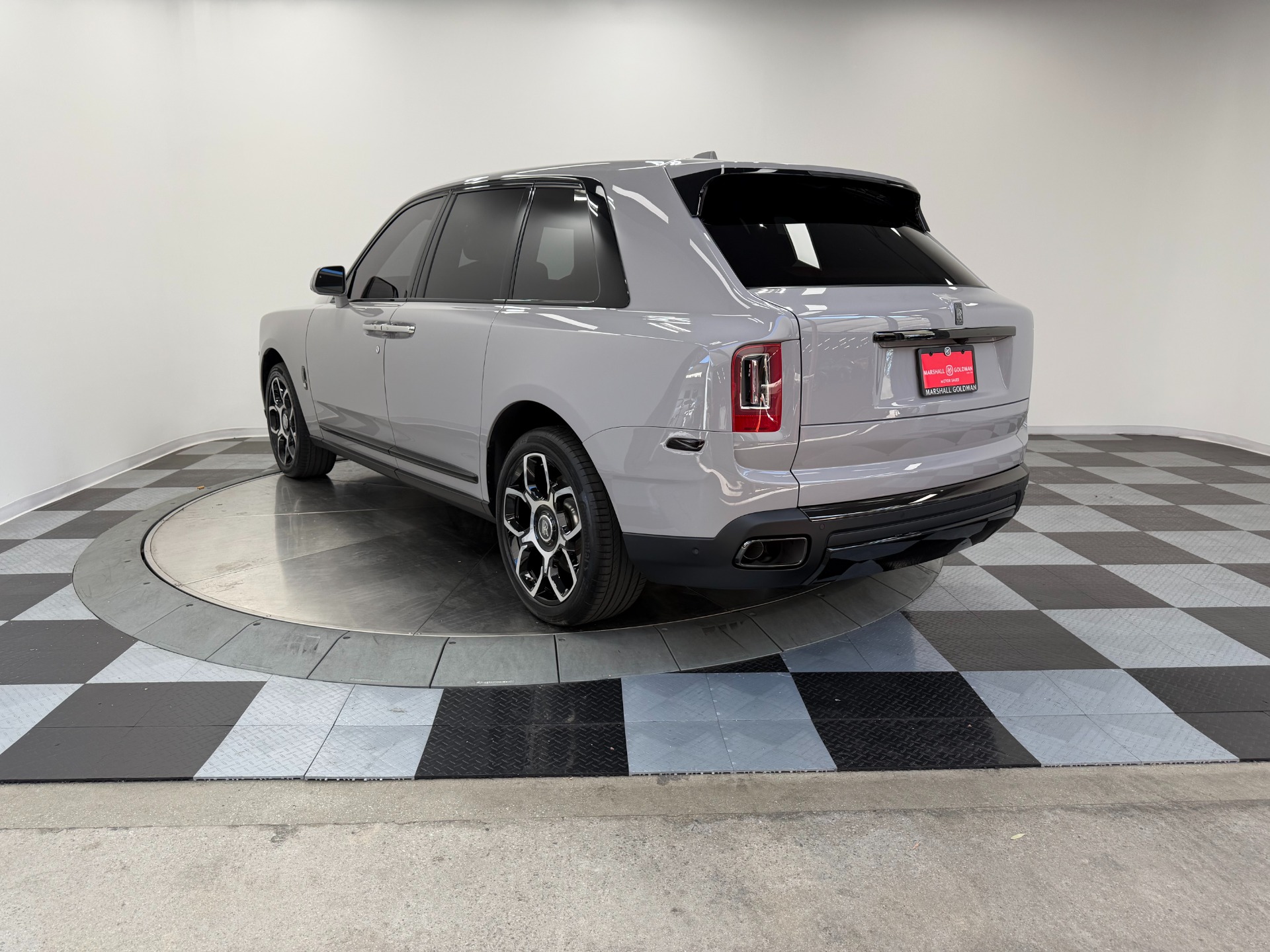 Rolls-Royce Cullinan Black Badge -Immersive Rear Seating, Rear Theatre Configuration