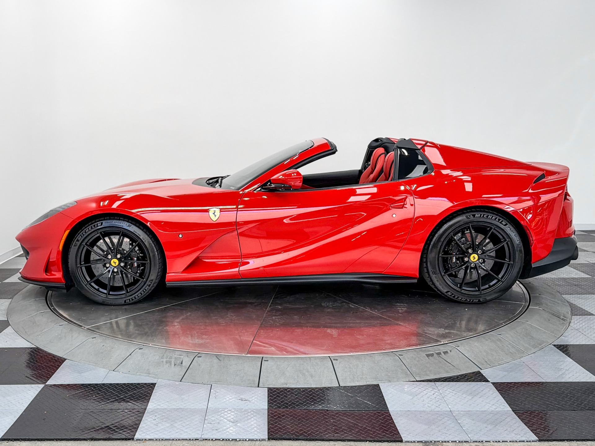 Ferrari 812 GTS -Daytona Seats, Interior Carbon, Suspension Lifter