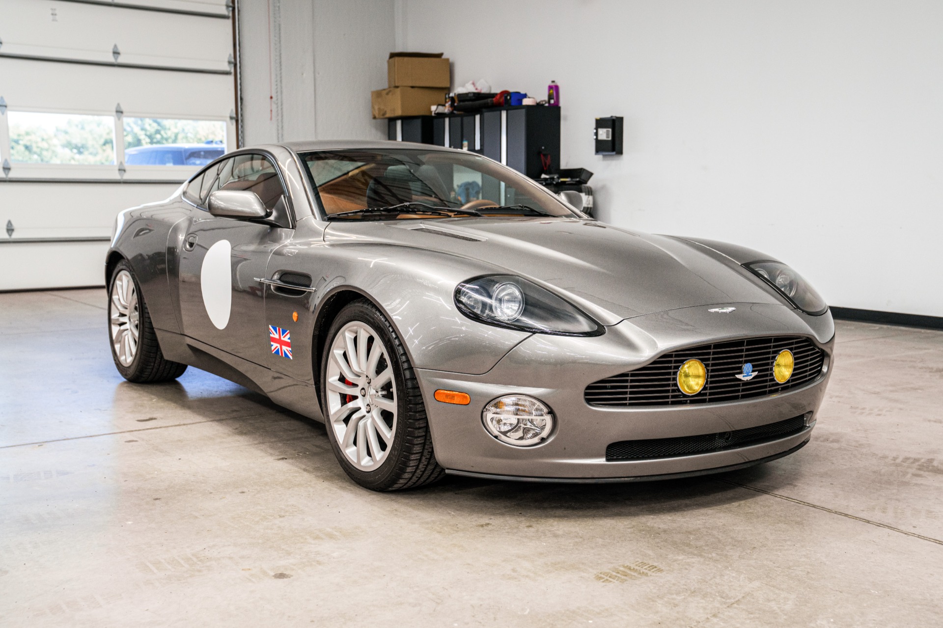 Aston Martin Vanquish -V12 Power, Quilted Interior