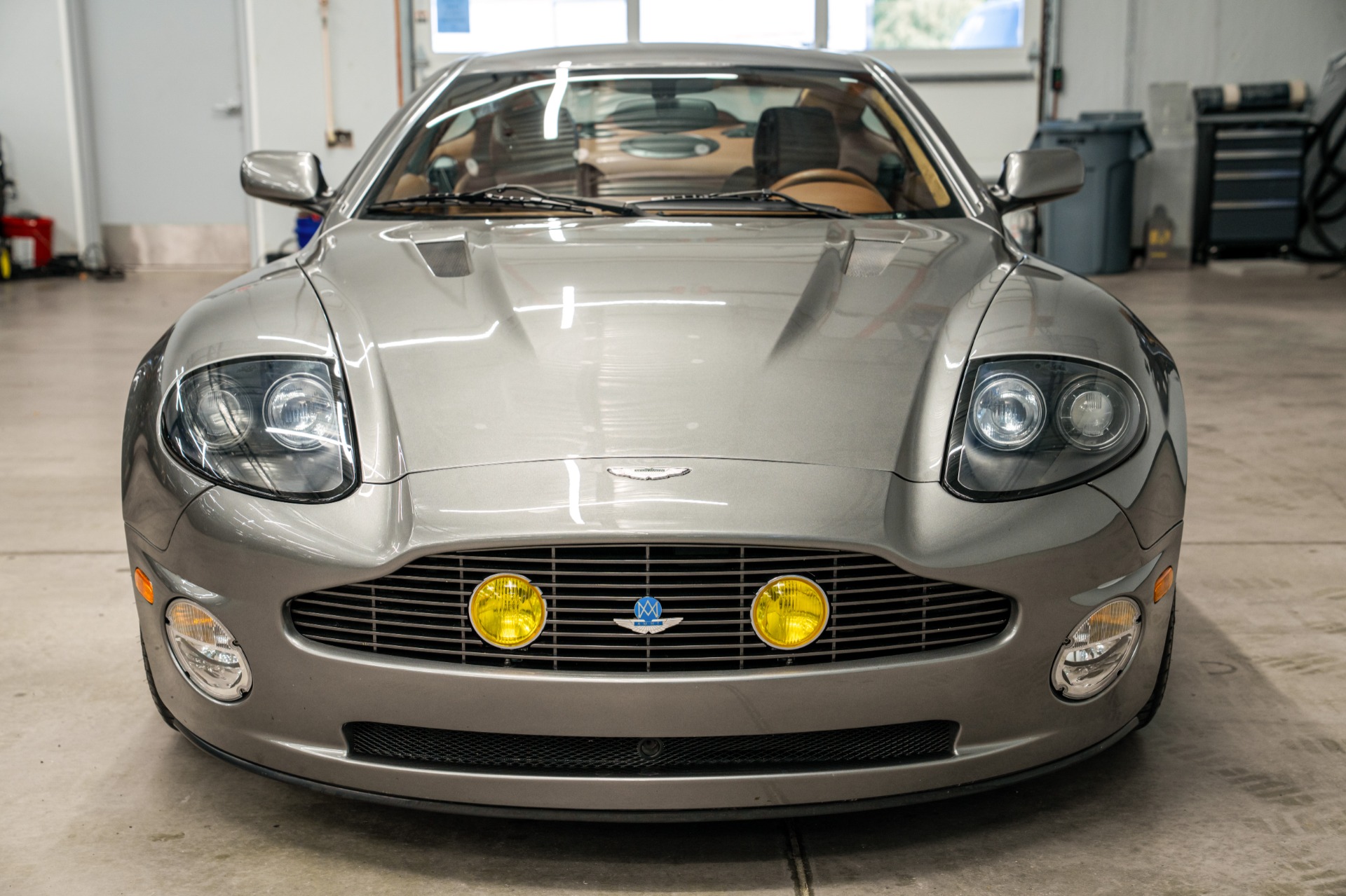 Aston Martin Vanquish -V12 Power, Quilted Interior