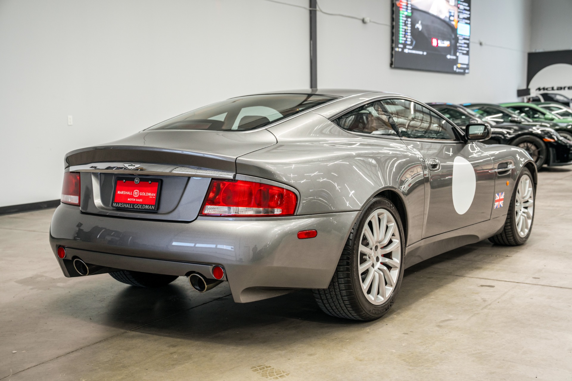 Aston Martin Vanquish -V12 Power, Quilted Interior