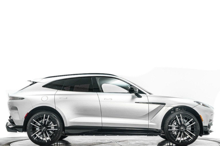 Aston Martin DBX 707 -Q Special Leather, Dark Chrome And Carbon Interior Pack