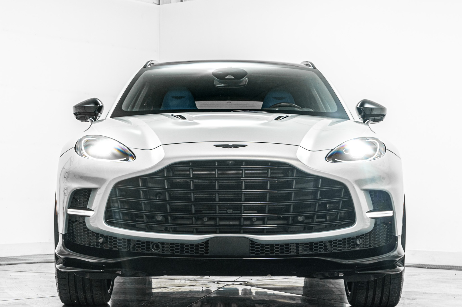 Aston Martin DBX 707 -Q Special Leather, Dark Chrome And Carbon Interior Pack