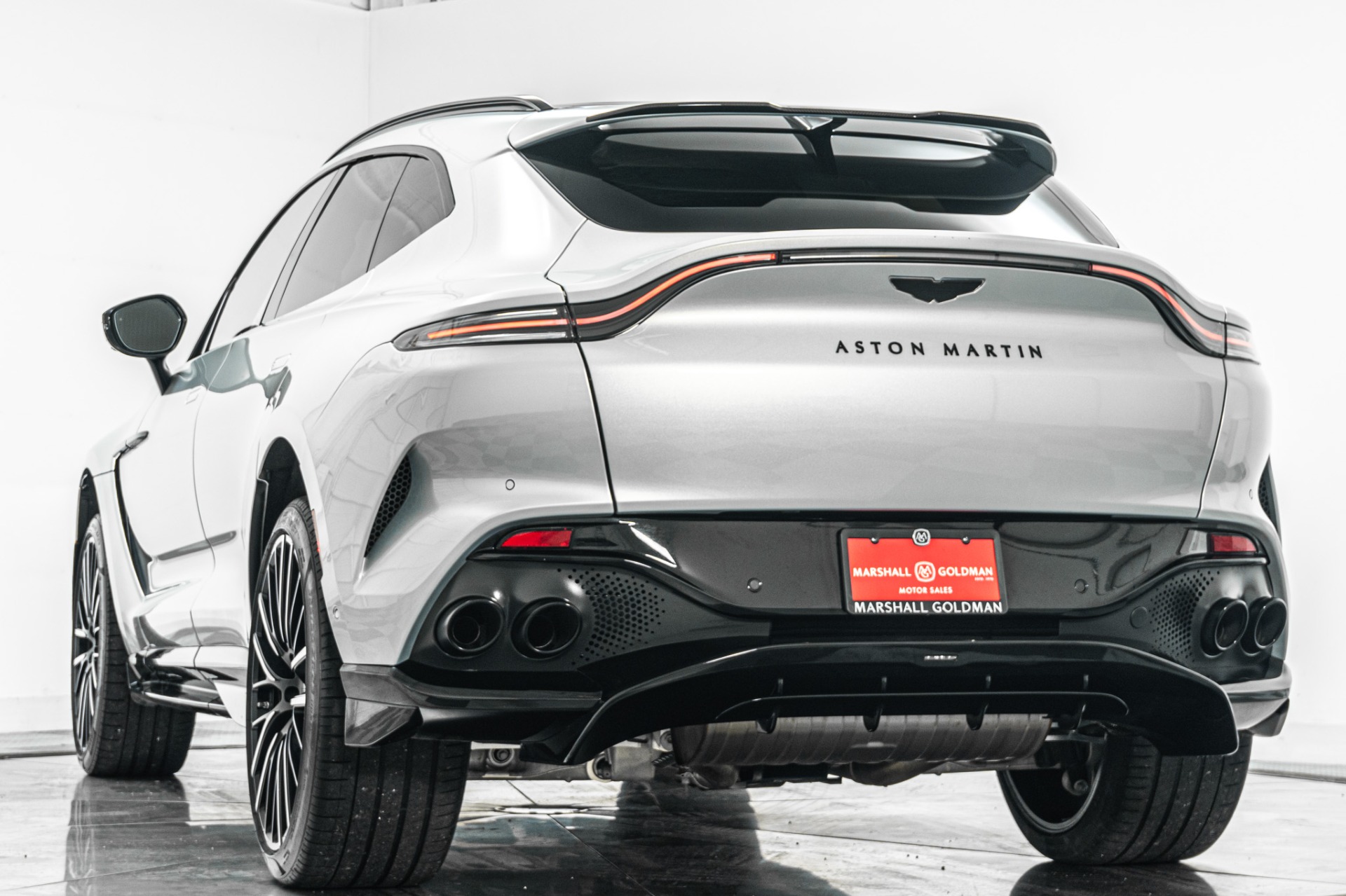 Aston Martin DBX 707 -Q Special Leather, Dark Chrome And Carbon Interior Pack