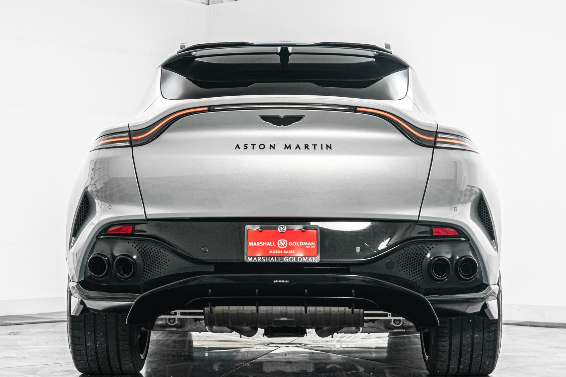Aston Martin DBX 707 -Q Special Leather, Dark Chrome And Carbon Interior Pack